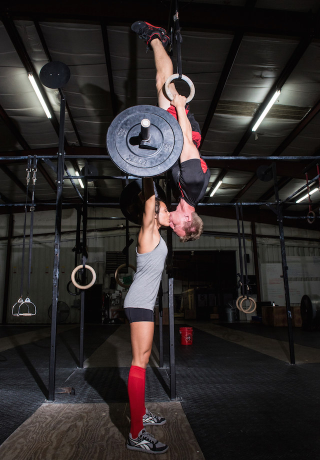 Illustration for article titled These CrossFit Freaks Took Amazing Engagement Photos
